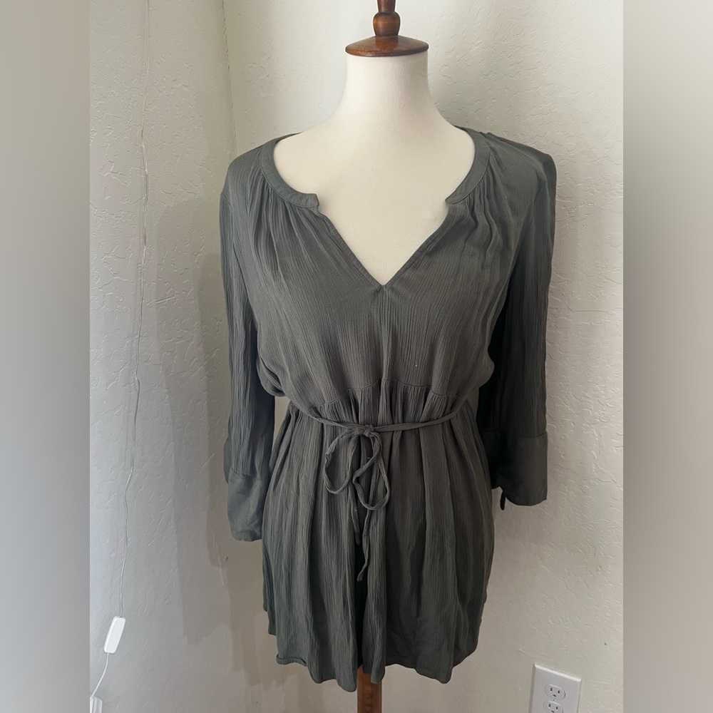 NWOT Motherhood maternity olive green 3/4 sleeve top size large